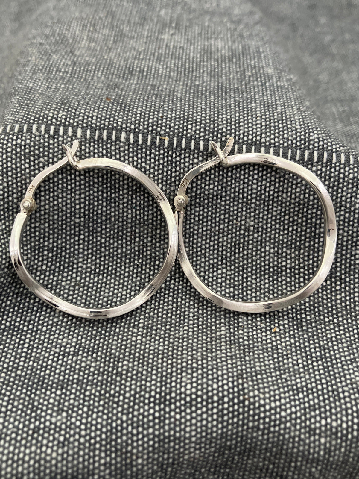 Wavy Hoops