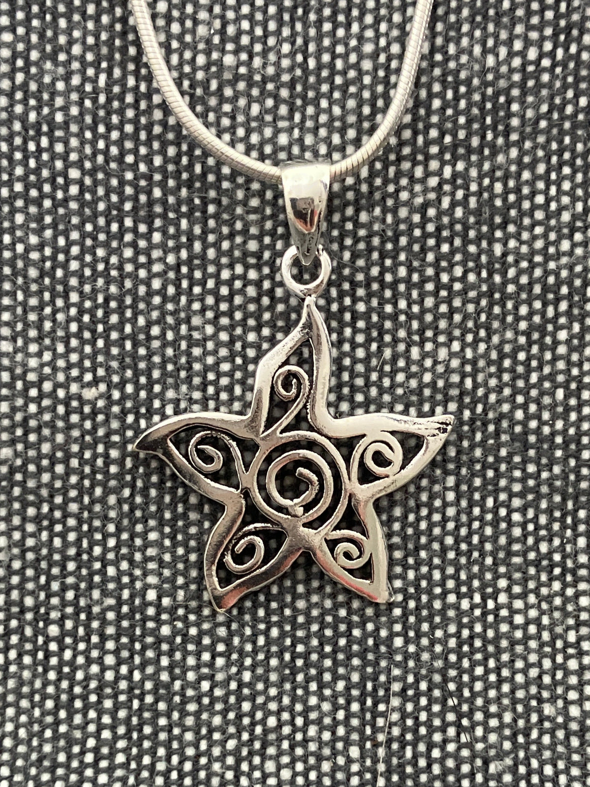 Wavy Star Pendant