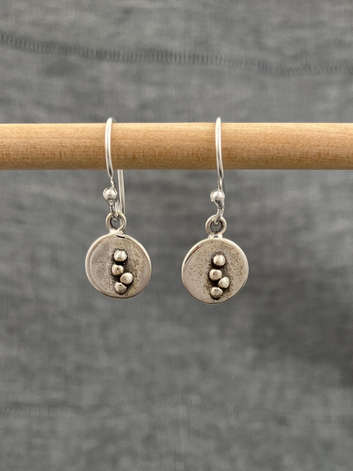 Plate With 4 Peas Earrings