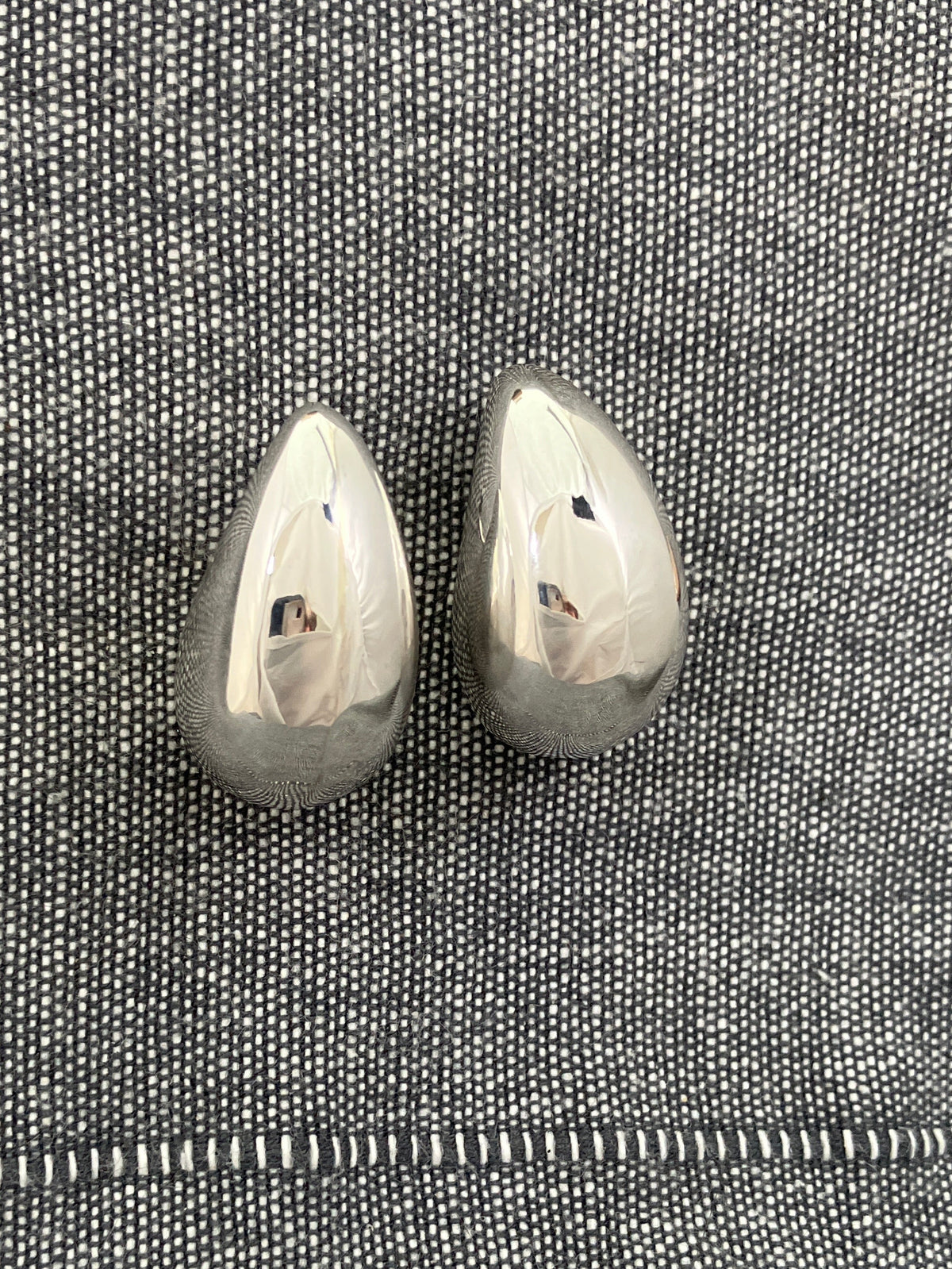 Bulbous Curved Studs