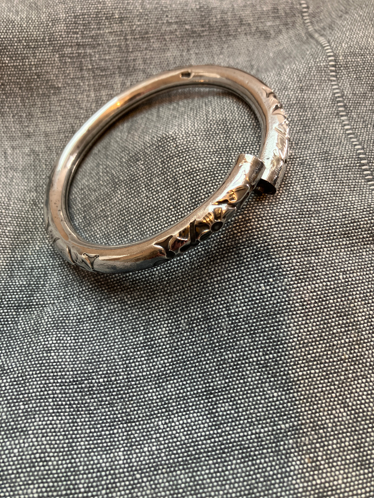 Flower Embossed Opening Bangle