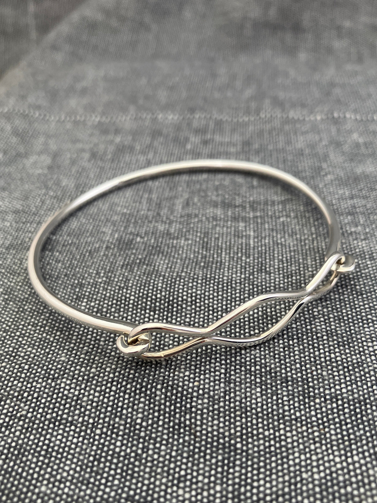 Wiggle Clip Bangle