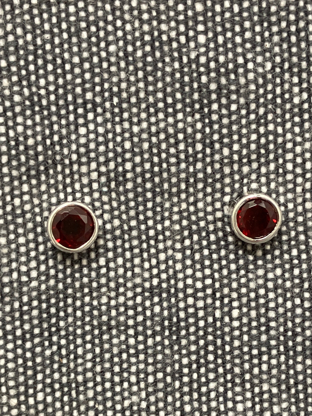 Garnet Cut 5mmstuds