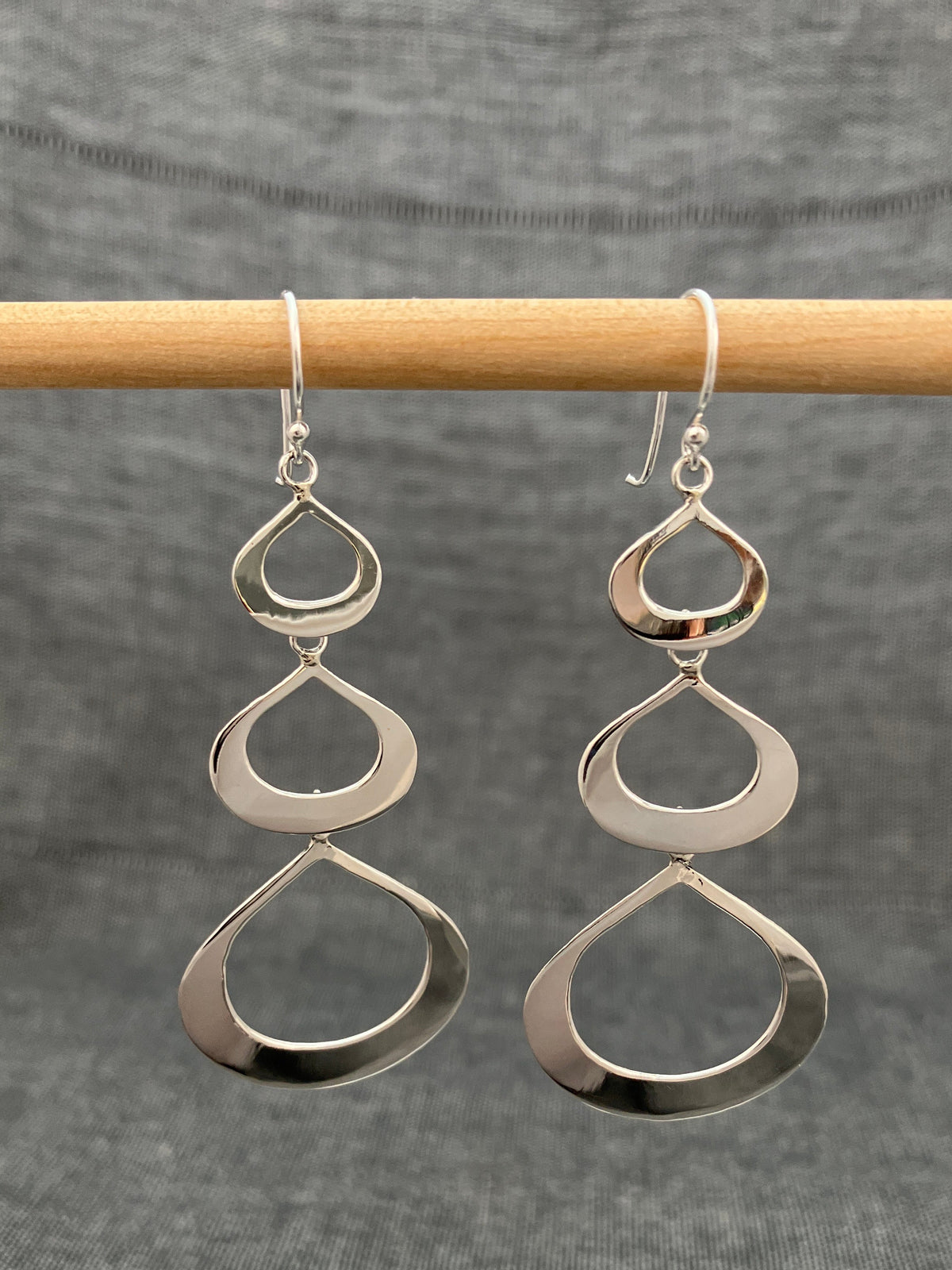 3 Pouch Swinging Earrings