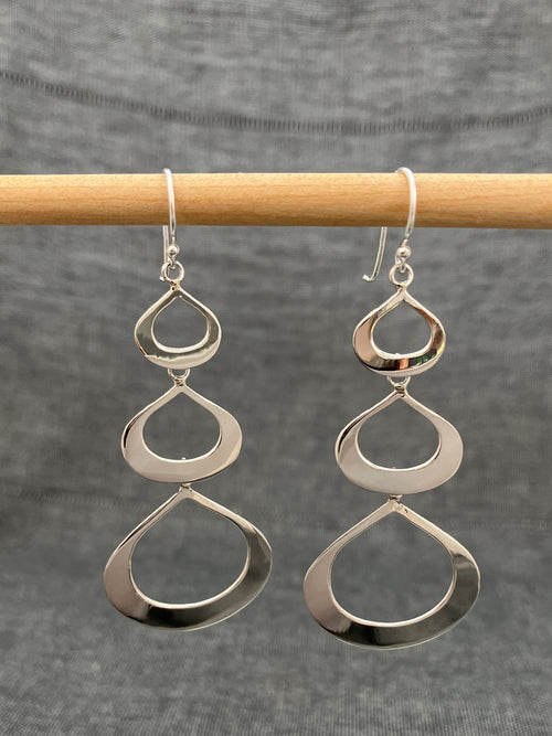 3 Pouch Swinging Earrings