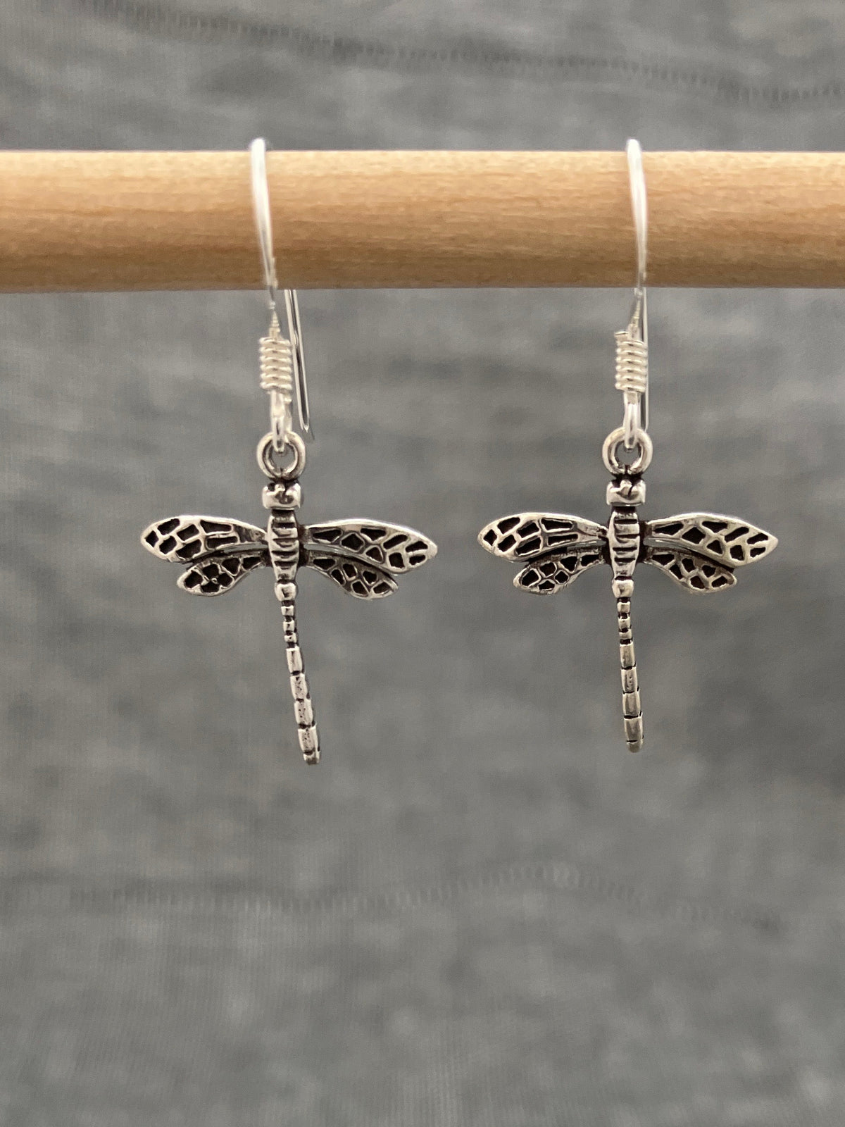 Small Detail Dragonfly Earrings