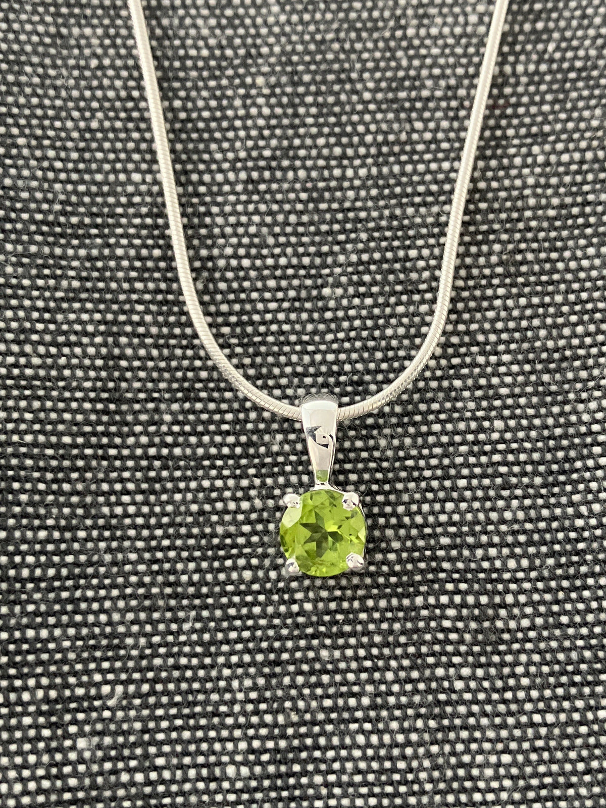 Peridot Little Clasped Pendant