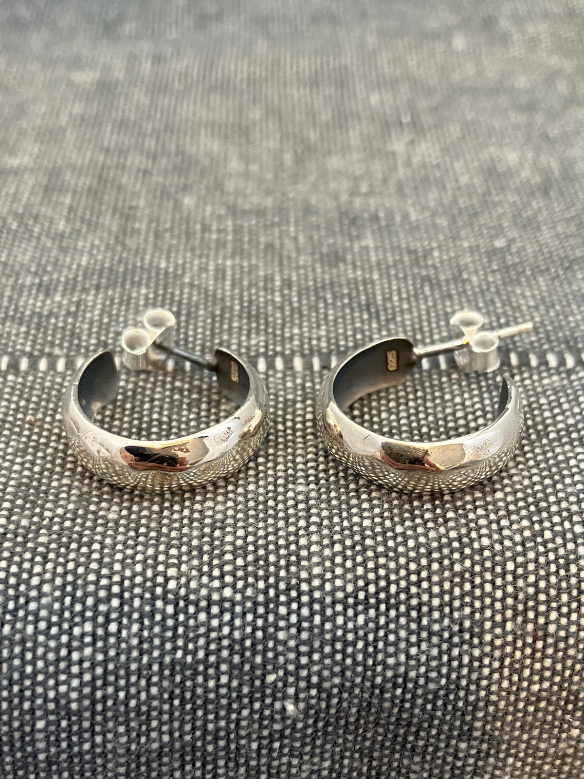 Hammered Stud Hoops – 15mm