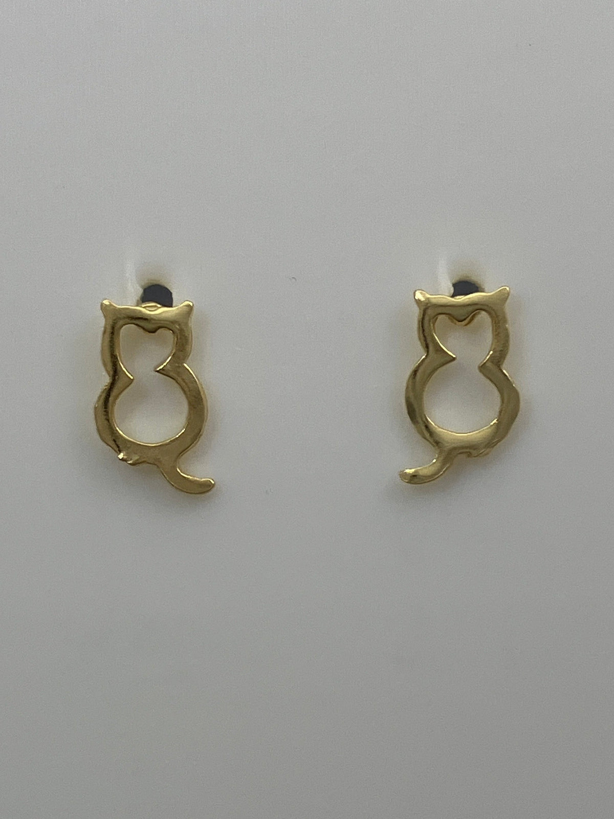 Sitting Cat Cutout Stud Gold Plated